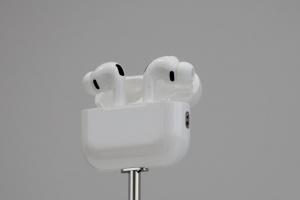 蘋果點名這牌卸妝水可清潔AirPods Pro　網笑：要賣翻了