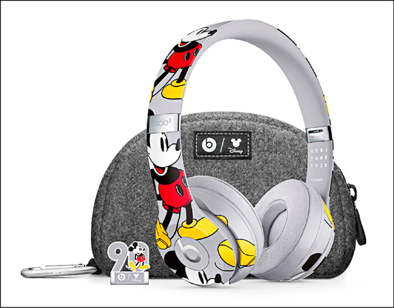 Beats Solo3 Wireless米奇90週年紀念版被列入停產名單，蘋果不再提供相關服務，消費者需另尋第三方維修管道。
（翻攝迪士尼官網）
