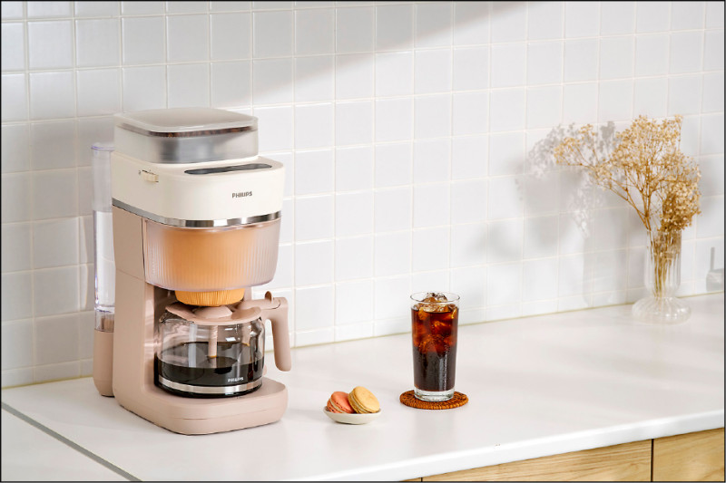 HD7997可以同時製作冷萃、熱萃兩種咖啡，並能自由調整3種濃度。