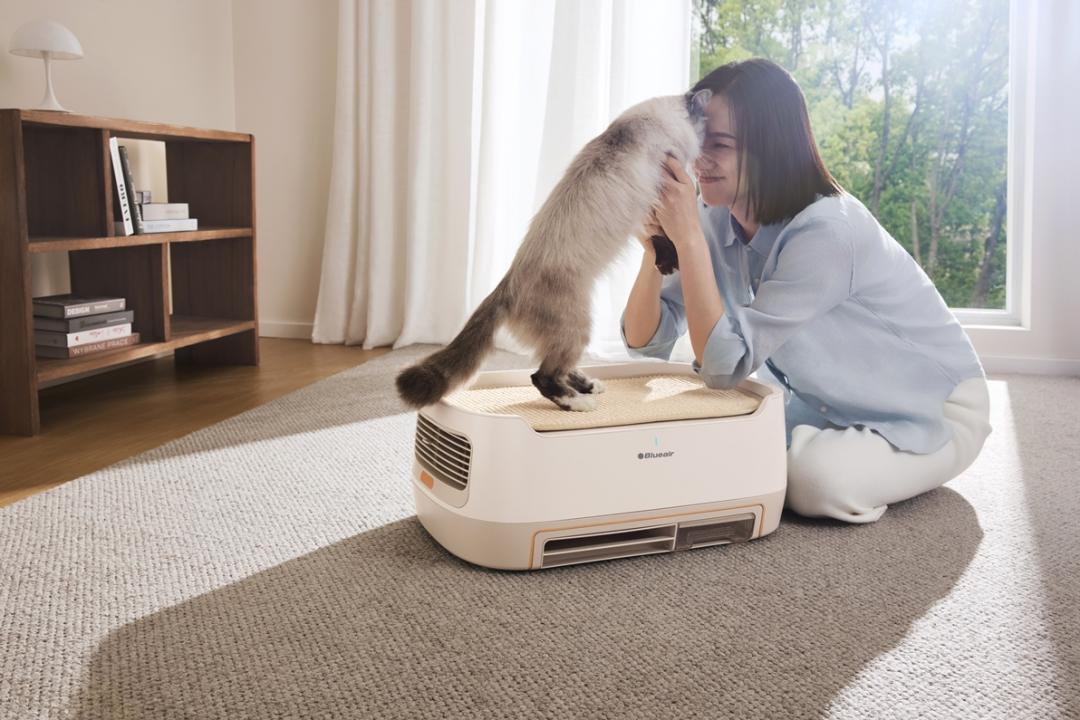 空氣清淨機是寵物家庭的必備家電之一。圖為Blueair Bururu。