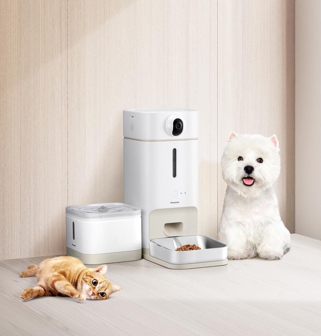 隨著科技進步，智慧寵物家電讓遠端照護變得更簡單、更安心。圖為Panasonic CP-JNF04-W。