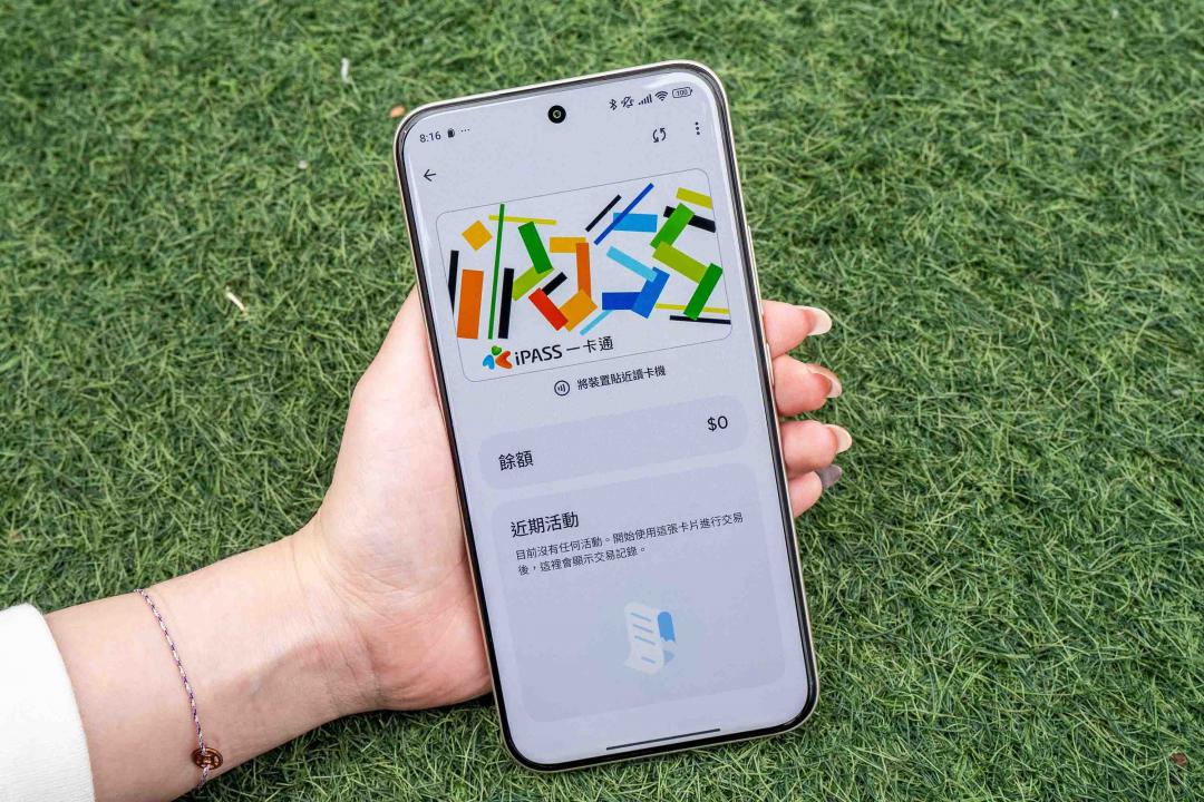 本次小米也將 iPASS 一卡通虛擬卡整合至 REDMI Note 15 Pro+ 5G 的 Google 錢包，只要刷手機就能搭捷運。（圖／小米）