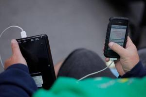 北捷宣布禁用行動電源！通勤族憂手機沒電　靠這 3 招應變自救