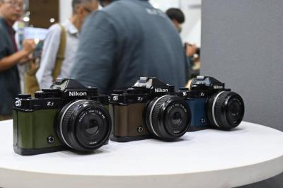 韓國年輕人瘋買 Nikon 單眼相機！復古設計變身潮流單品