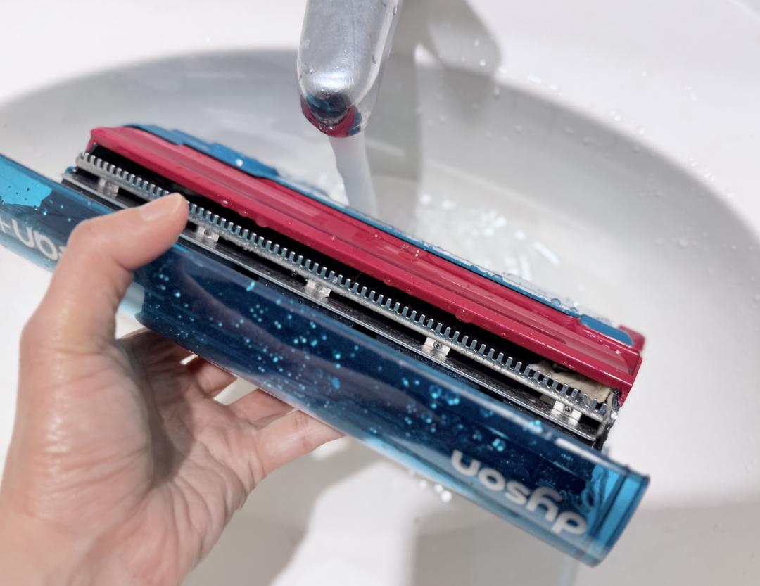 採固液回收分離設計，固態碎屑進入碎屑盒，防纏繞齒梳也避免頭髮纏繞，都能直接用水清洗。（圖／記者吳佩樺攝）

