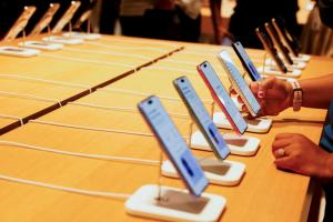 台灣人買手機怎麼選？年度暢銷榜單揭曉最愛這4大品牌