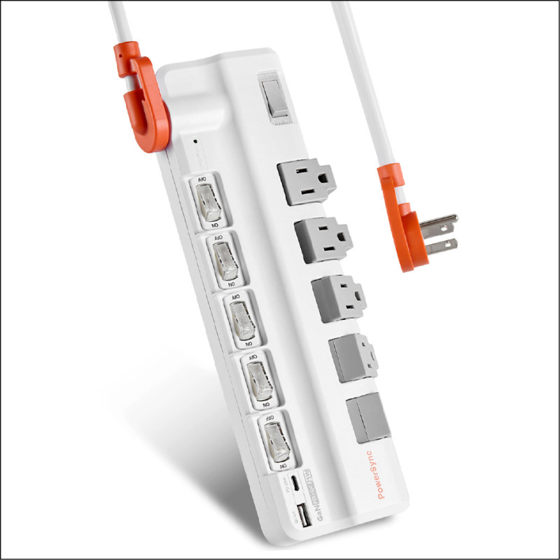 延長線是外宿學生、租屋族必備用品。群加PowerSync防雷抗搖擺旋轉延長線，PChome 24h限時優惠675元。