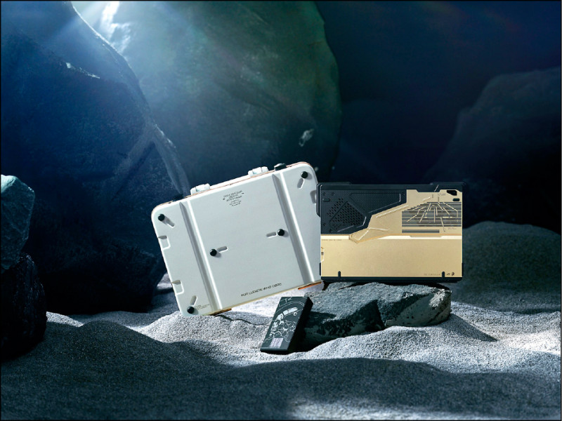 華碩ROG×小島工作室聯名電競筆電全面融入聯名元素，包裝設計與手提外箱也一併呼應，細節處處到位，台灣即日起開放預購，售價134,999元。