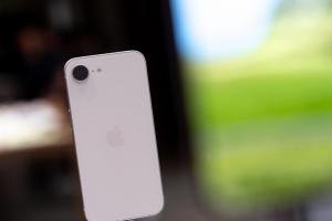 台灣 iPhone 17e 首賣日成績揭曉！電信曝：年增近 3 倍