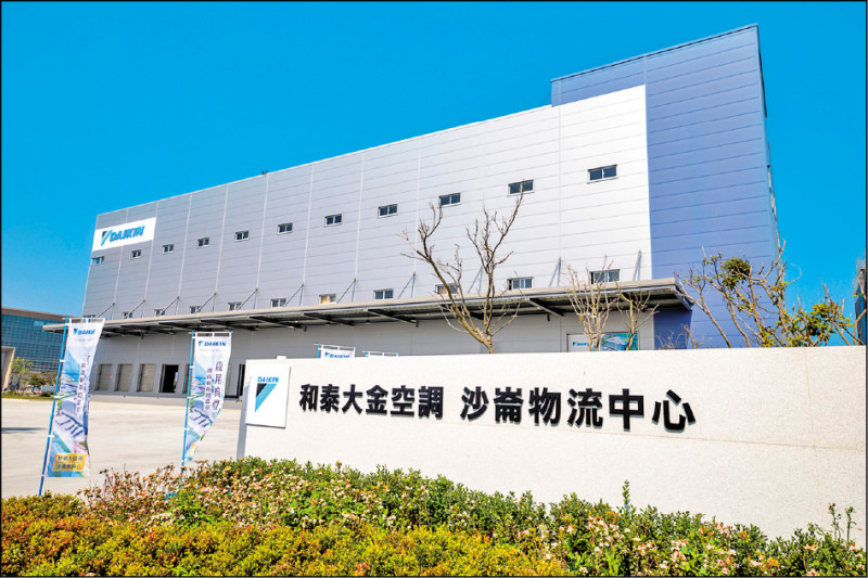 和泰大金北部物流中心結合智慧倉儲管理和綠能永續設計，以高規格綠建築打造，展現穩定邁向永續新里程。