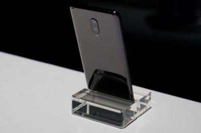 才剛否認沒要退出手機市場！執行長突離職、這家品牌證實了