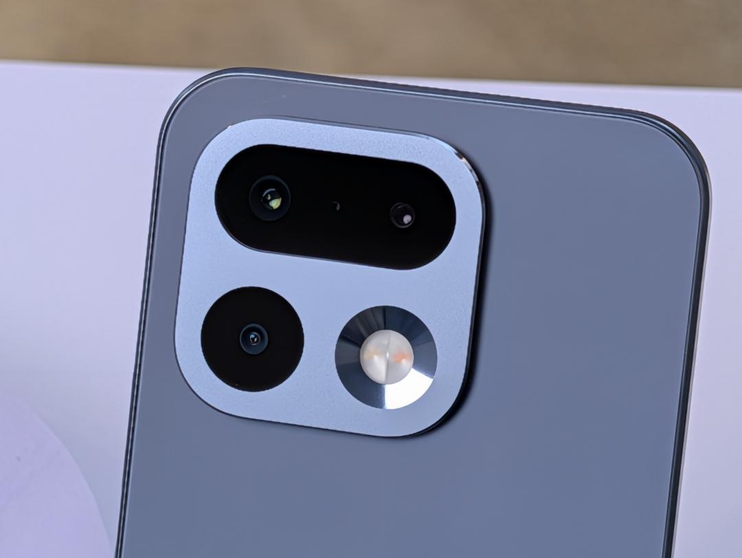 realme 16 Pro 主打 2 億畫素主鏡頭。（圖／記者黃肇祥攝）