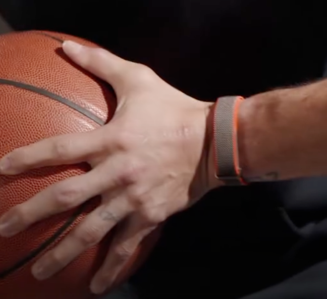 Stephen Curry 提前曝光！Google 最新智慧手環首度亮相