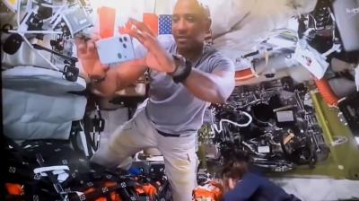 阿提米絲2號打破紀錄！iPhone 17 Pro Max通過NASA認證上太空