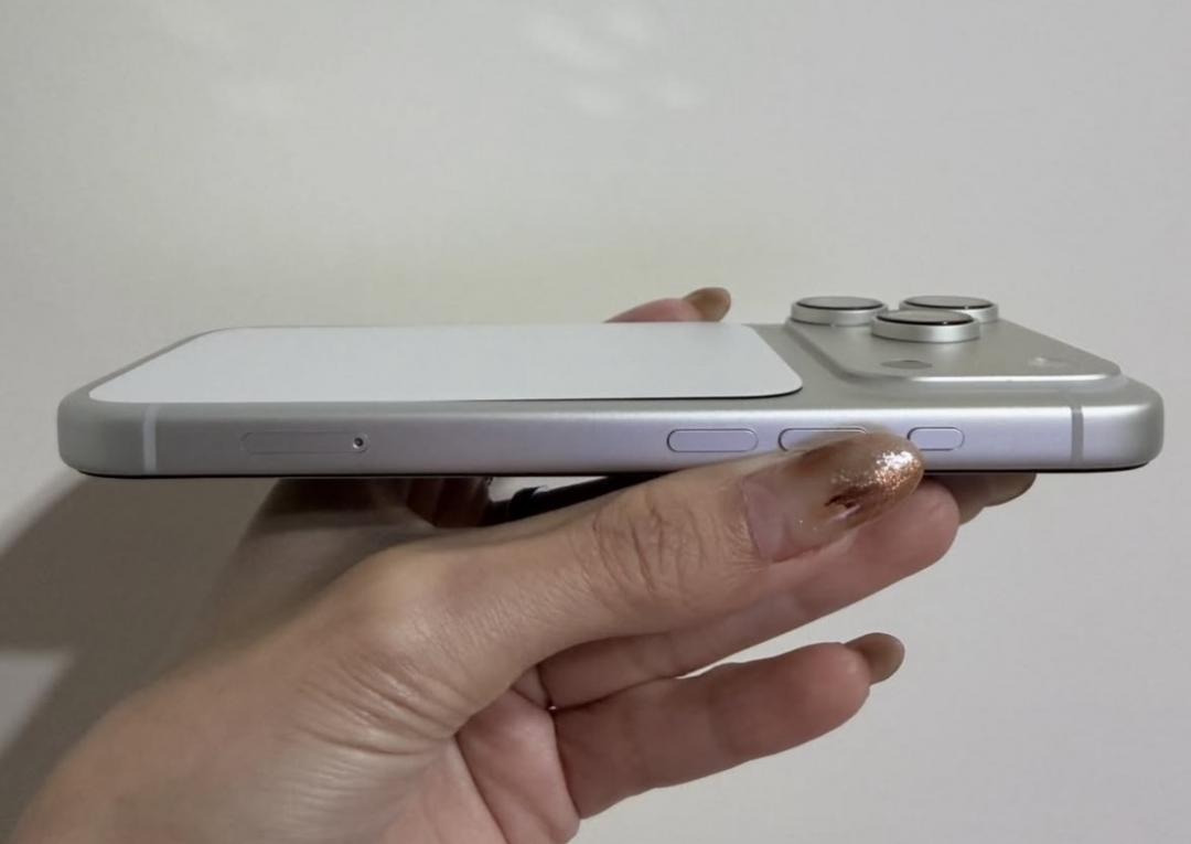 iPhone 17 Pro系列背板浮起，具體原因還需要釐清。（圖／翻攝Threads）