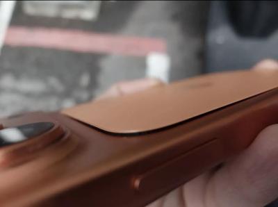 iPhone 17 Pro爆背板浮起災情！網瘋猜原因　達人警告別亂處理