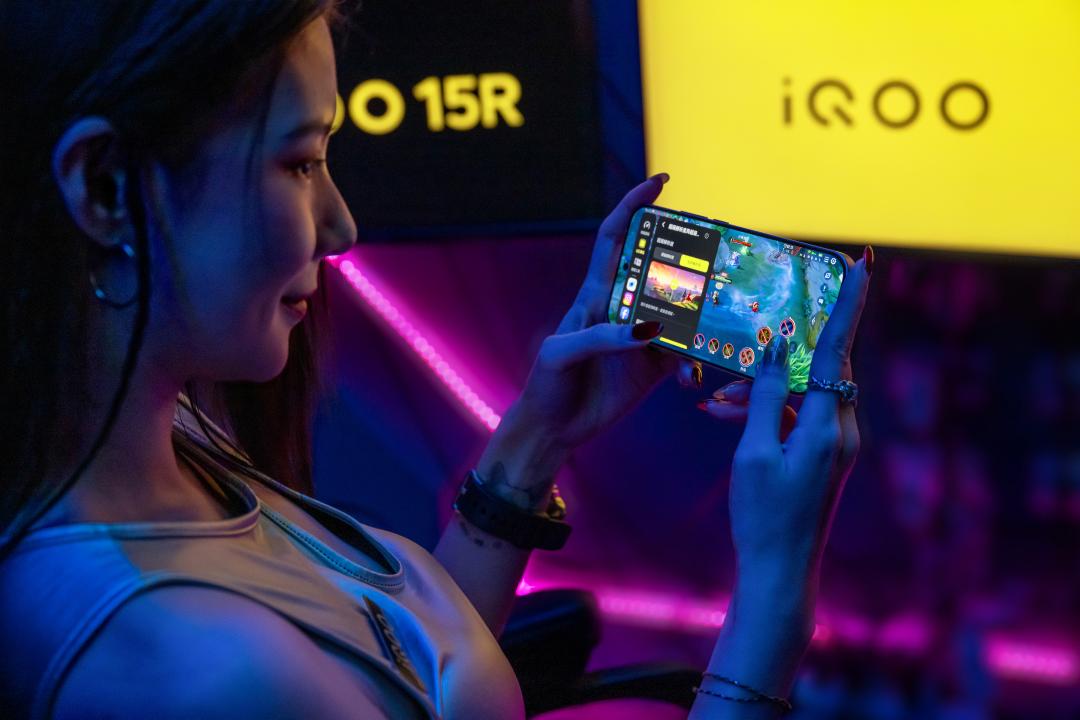 iQOO 15R透過「Monster 模式」一鍵釋放極限效能。（圖／iQOO）