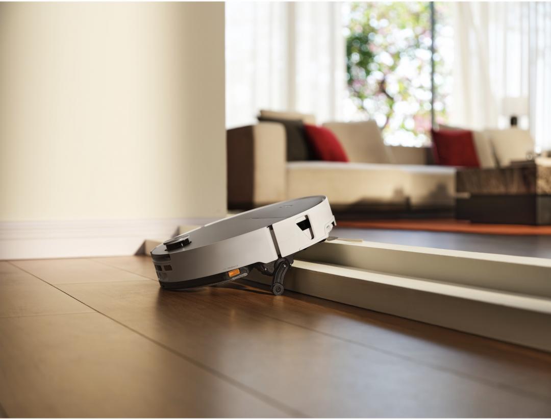 新款旗艦掃拖機器人登台！聲波震動＋AI感測　深層清潔更強