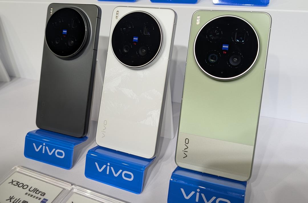 vivo X300 Pro台灣價格49,990元起。（圖／記者吳佩樺攝）