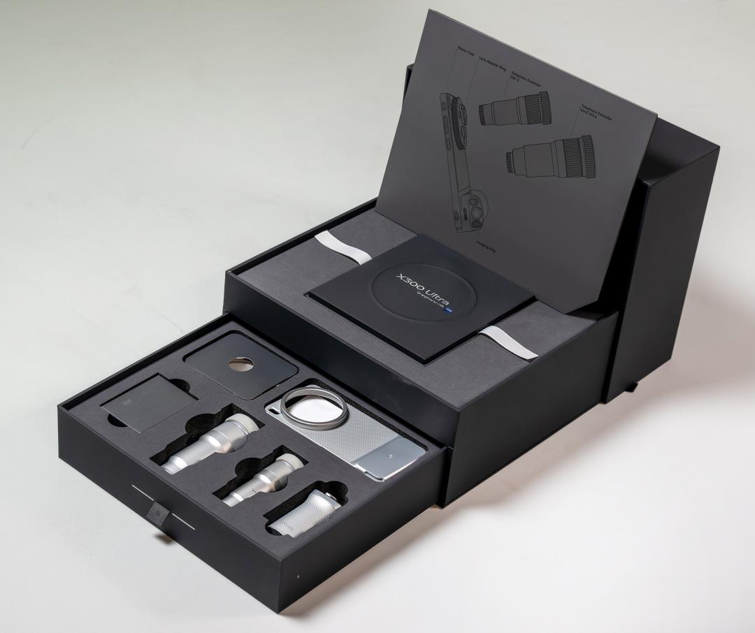 vivo表示，X300 Ultra 1TB攝影師套裝已快完售，售價69,990元。（圖／vivo） 