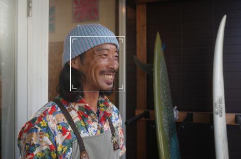 透過臉部、眼部對焦，讓相機可以更準確鎖定拍攝的人物主角。（翻攝理光官網）
