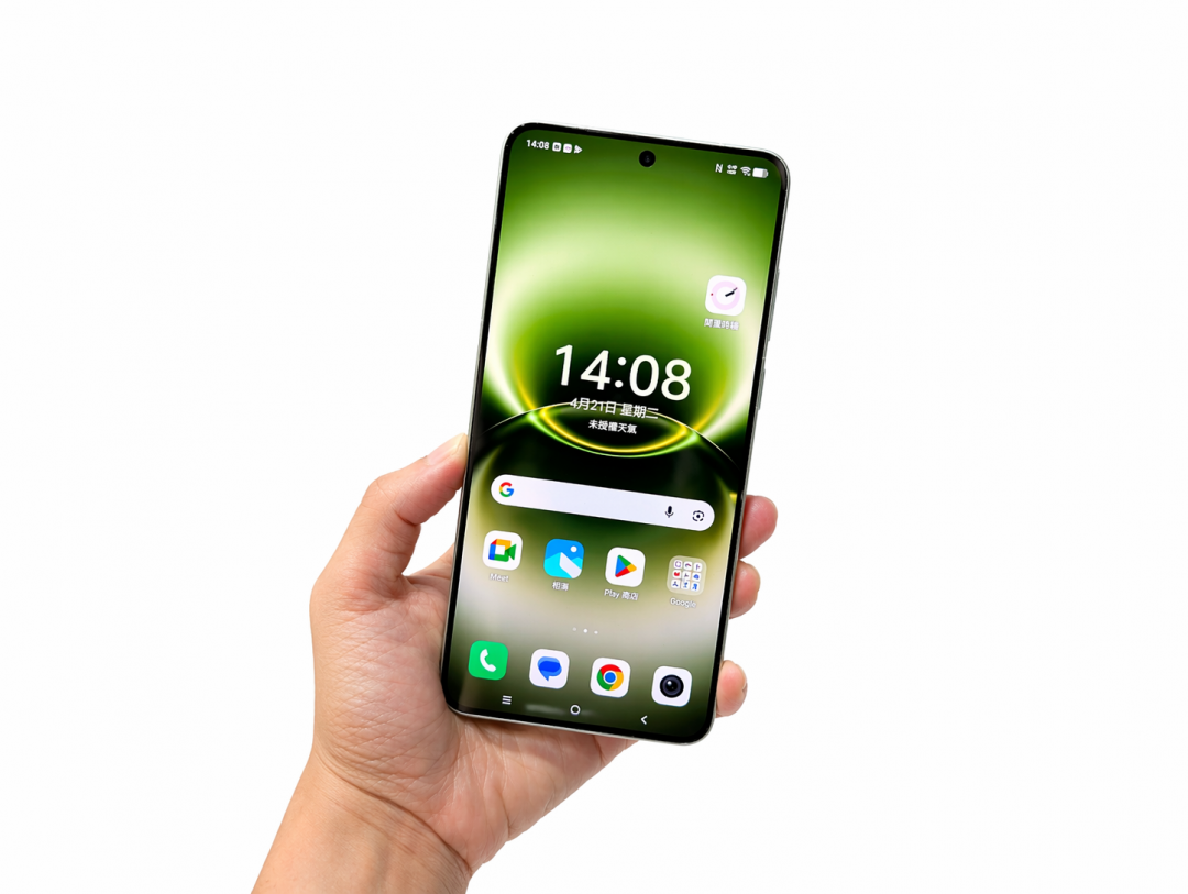 6.82吋螢幕的局部峰值亮度最高可達4,500尼特，提供清晰觀看。(圖／記者吳佩樺攝)
