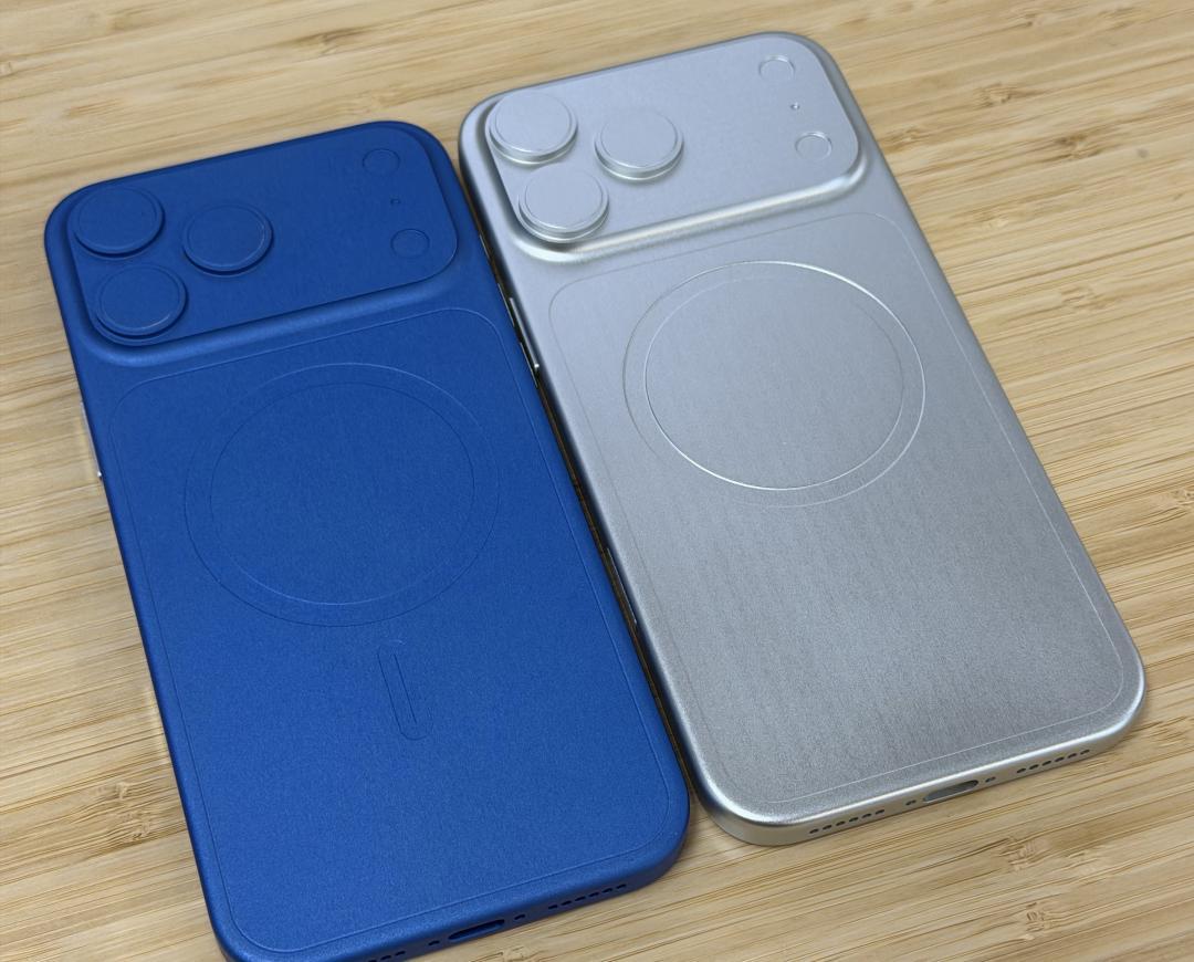從模型機看來，可以發現iPhone 18 Pro Max的相機平台和鏡頭模組都更厚。（圖／翻攝Ｘ）