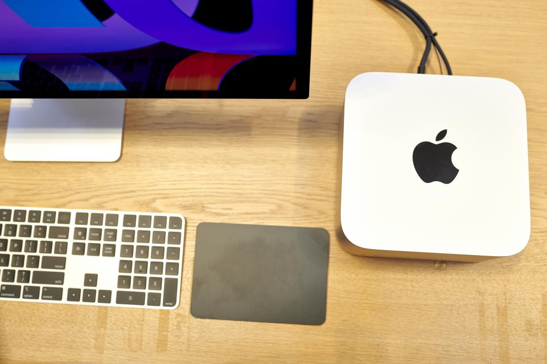 蘋果官網針對Mac mini、Mac Studio產品線，移除多款版本的高記憶體配置。（圖／路透社）
