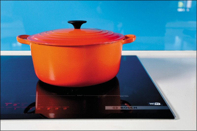BOSCH 8系列Flex IH智慧感應爐，98,000元。