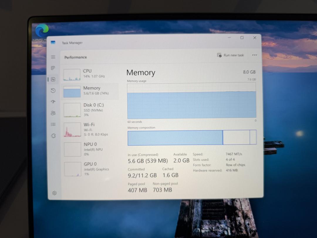 8GB版本的Dell XPS 13在Windows 11桌面閒置狀態下,就已占用約5.6GB記憶體。(圖/翻攝X)