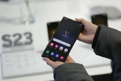 三星用戶注意！升級One UI 8.5爆螢幕綠線問題　不急先觀望