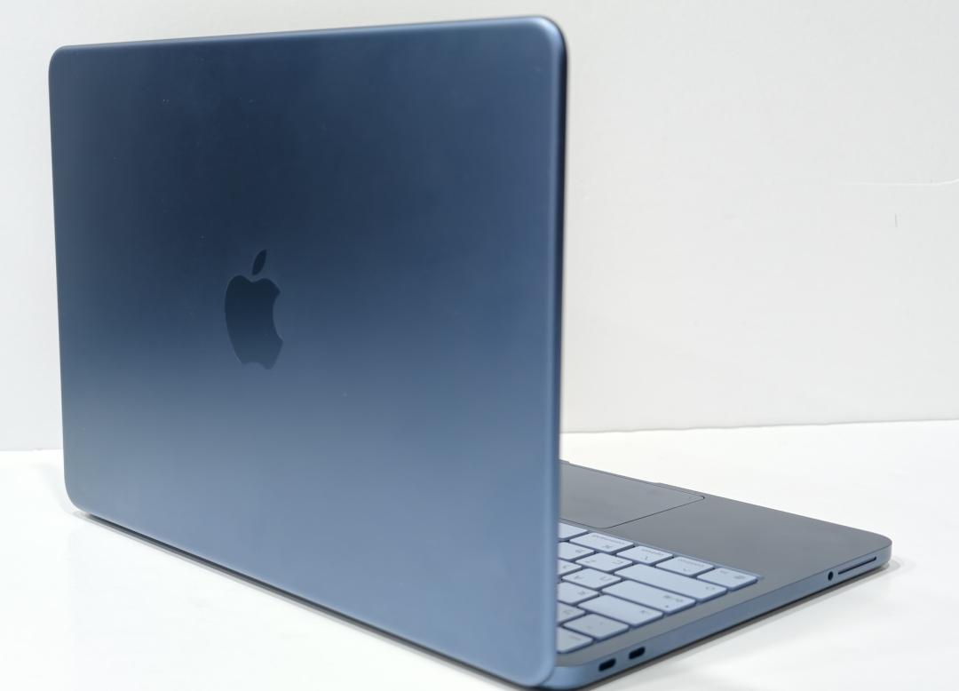 MacBook Neo採用鋁合金機身,沒有因親民售價而犧牲整體質感。