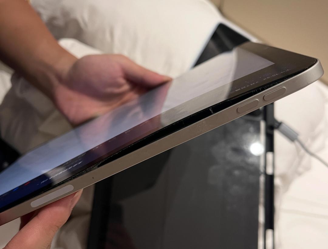 iPad到高海拔竟爆開!網友嚇壞「不敢帶上飛機」 蘋果這樣說