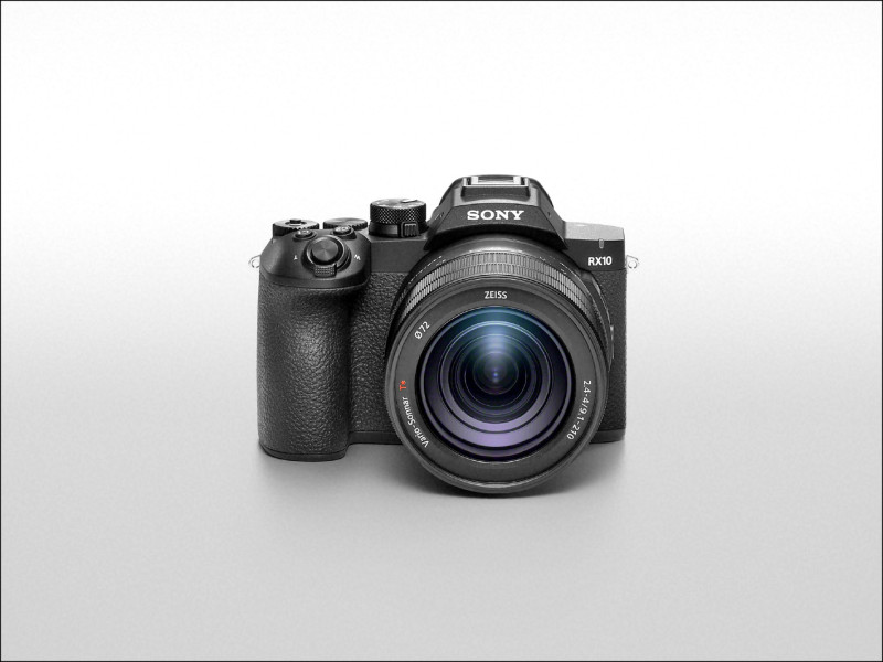 Sony全新超望遠隨身數位相機RX10 V，主打AI即時辨識自動對焦，建議售價65,980元。