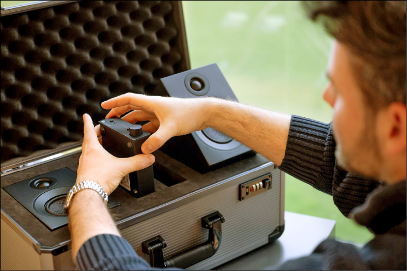 Pro-Ject Speaker Box 3 E Carbon搭配迷你擴大機組成的Travel Set，適合桌面與小坪數使用，38,800元。展出業者：尚馬電聲。