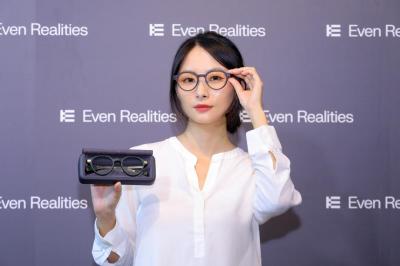 這款AI眼鏡不拍照！翻譯、導航顯示眼前　智慧戒指化身控制器
