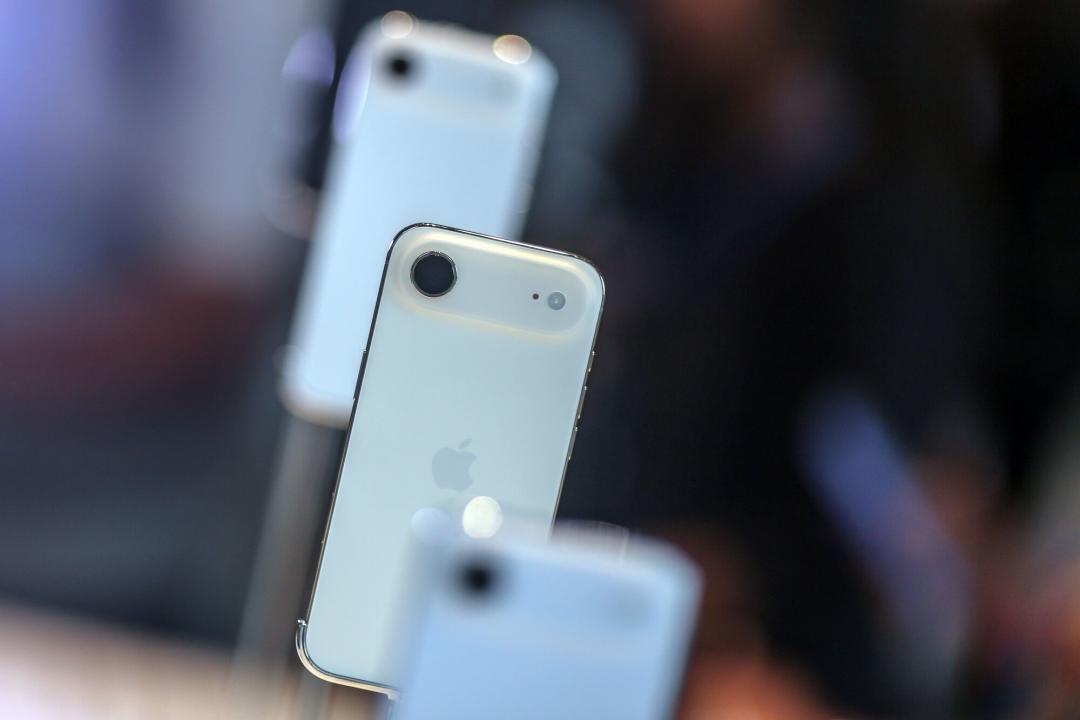 iPhone Air 2長這樣?傳多一顆鏡頭卻顏值倒退 網笑:雙眼怪