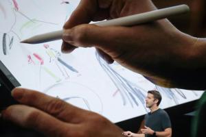 摺疊iPhone曾想配Apple Pencil！原型設計曝光　賈伯斯恐不愛