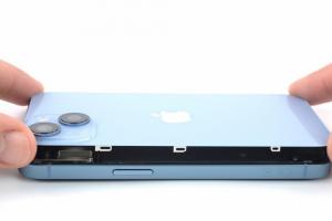 不一定要換iPhone 18 Pro　蘋果16款舊機換原廠電池省千元