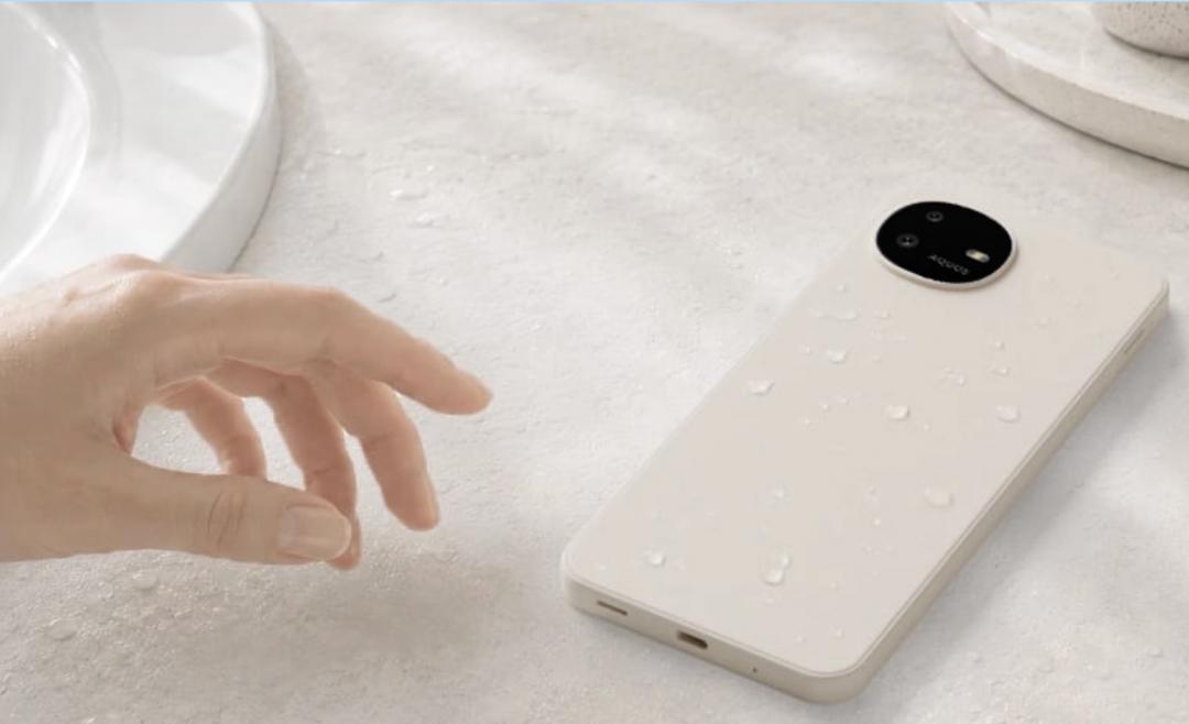 AQUOS wish6不只支援防水防塵，還能用洗手乳清洗。（圖／官網）