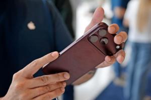 iPhone 18 Pro買不下手!等明年標準版划算嗎?推估價格一次看 iPhone 18 Pro買不下手!等明年標準版划算嗎?推估價格一次看