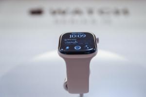 新Apple Watch才開賣就出Bug！竟會無故重新啟動　蘋果急修