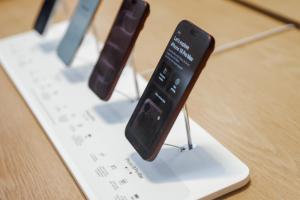 蘋果才修完3大Bug！iPhone 18 Pro又傳異常　喇叭突然喀喀響