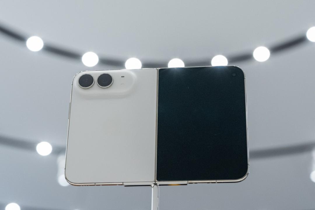 蘋果iPhone Duo支援Apple Pencil。(圖/路透社)