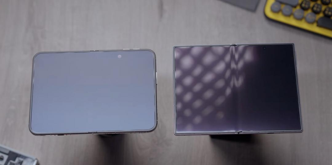 Joeman大讚iPhone Duo摺痕表現優異。（圖／翻攝YT）