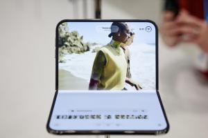 蘋果iPhone Duo狂摺3.2萬次會壞嗎？實測結果出乎意料
