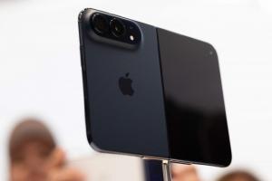 iPhone Duo明年再買更好？二代有望補上最大缺點　蘋果已在測試