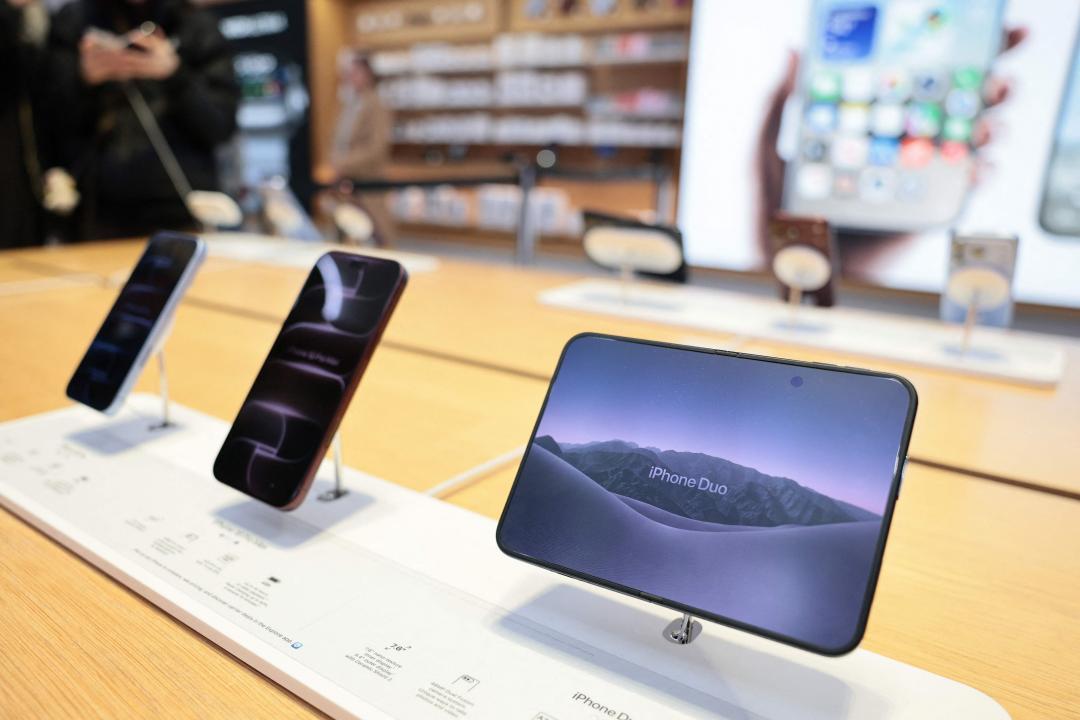 iPhone Duo傳災情！用6小時就螢幕自裂　果粉傻眼：摺不到20次