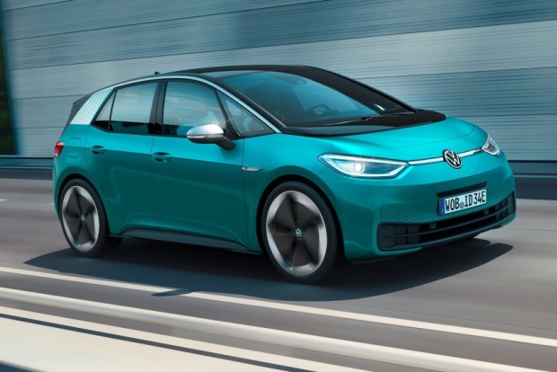 福斯集團訂出「停產燃油車」時間表，全面轉型電動車廠！