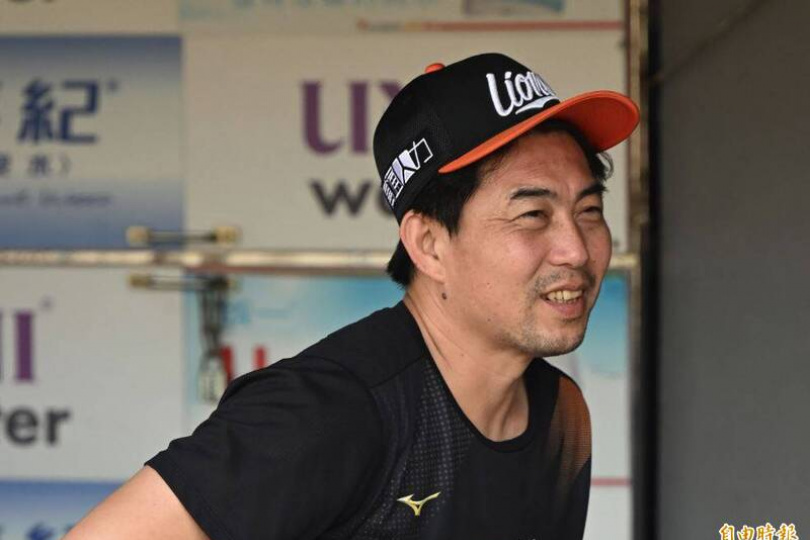 兩「獅兄弟」提前報到 餅總解釋原因